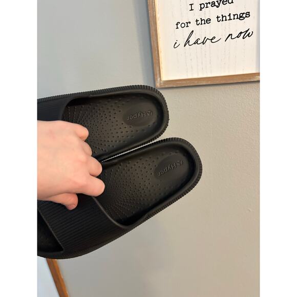 Hyper cloud slides Men’s Size 11 - Picture 4 of 4